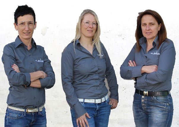 NEW COLORS Srl - Anita, Claudia e Edith NEW COLORS Srl - Anita, Claudia e Edith