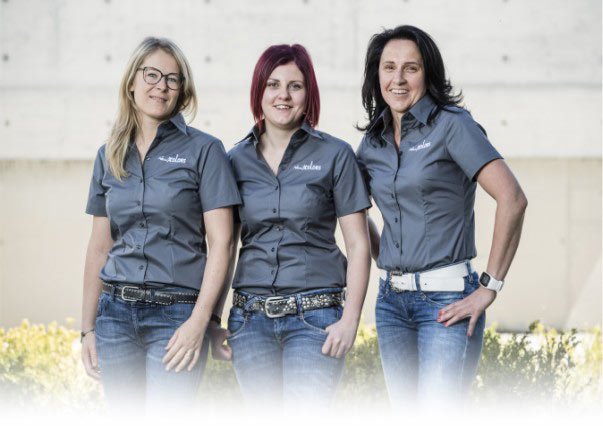 NEW COLORS Srl - Anita, Claudia e Edith NEW COLORS Srl - Anita, Claudia e Edith